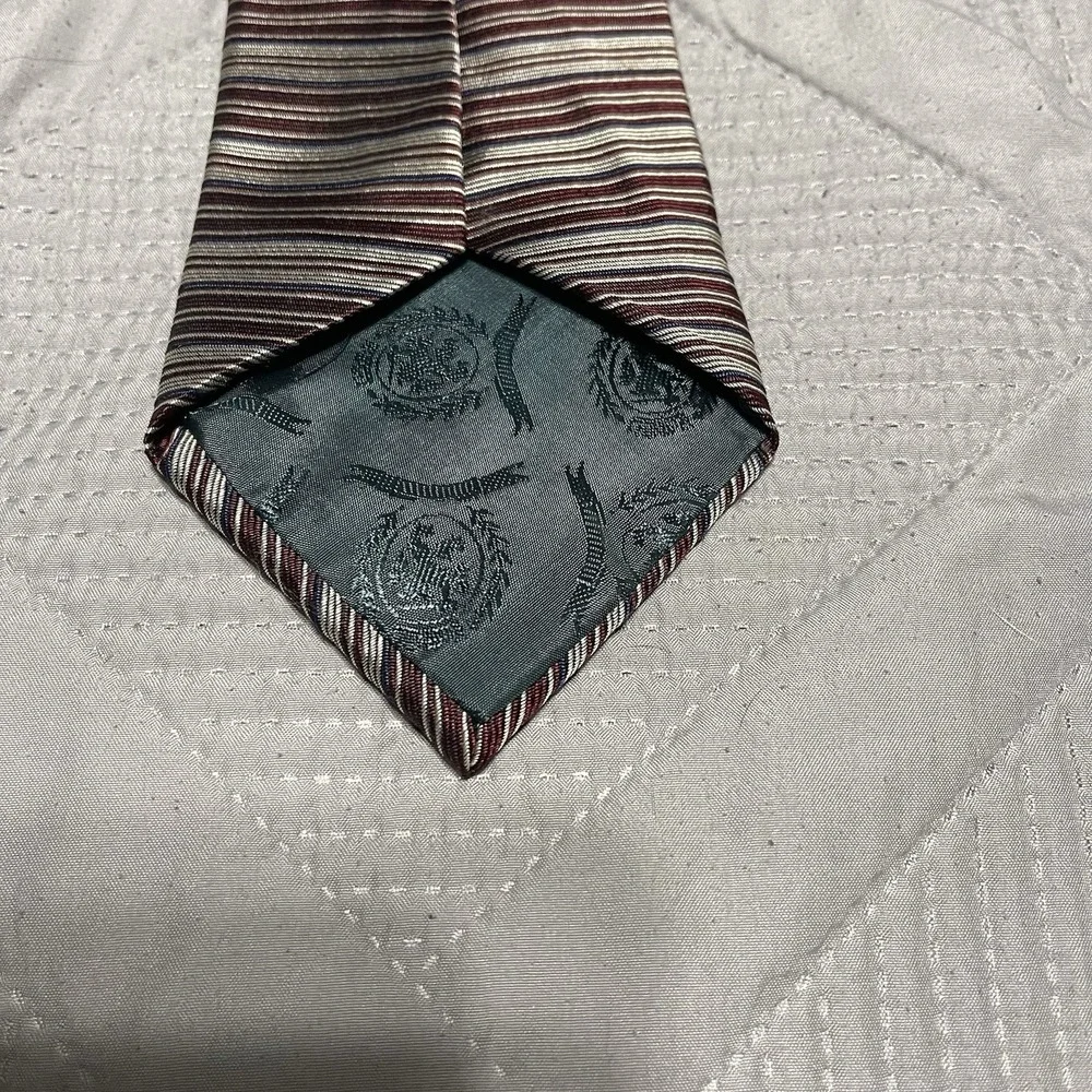 Vintage Tommy Hilfiger Men's Classic 100% Silk Tie Burgundy Gray Stripes‎ Logo